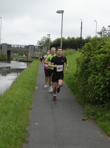 Runners on the canal